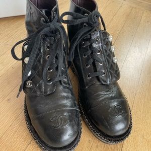 Chanel women’s Leather Boots Size38 (fits US 7.5/8)